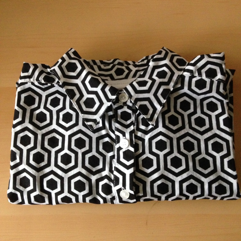 NWOT NY & Co Geometric Button-Down Tunic Top